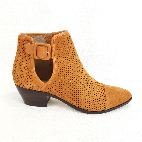 DONALD J PLINER DARIO SUEDE ANKLE BOOTIES - Picture 16 of 16